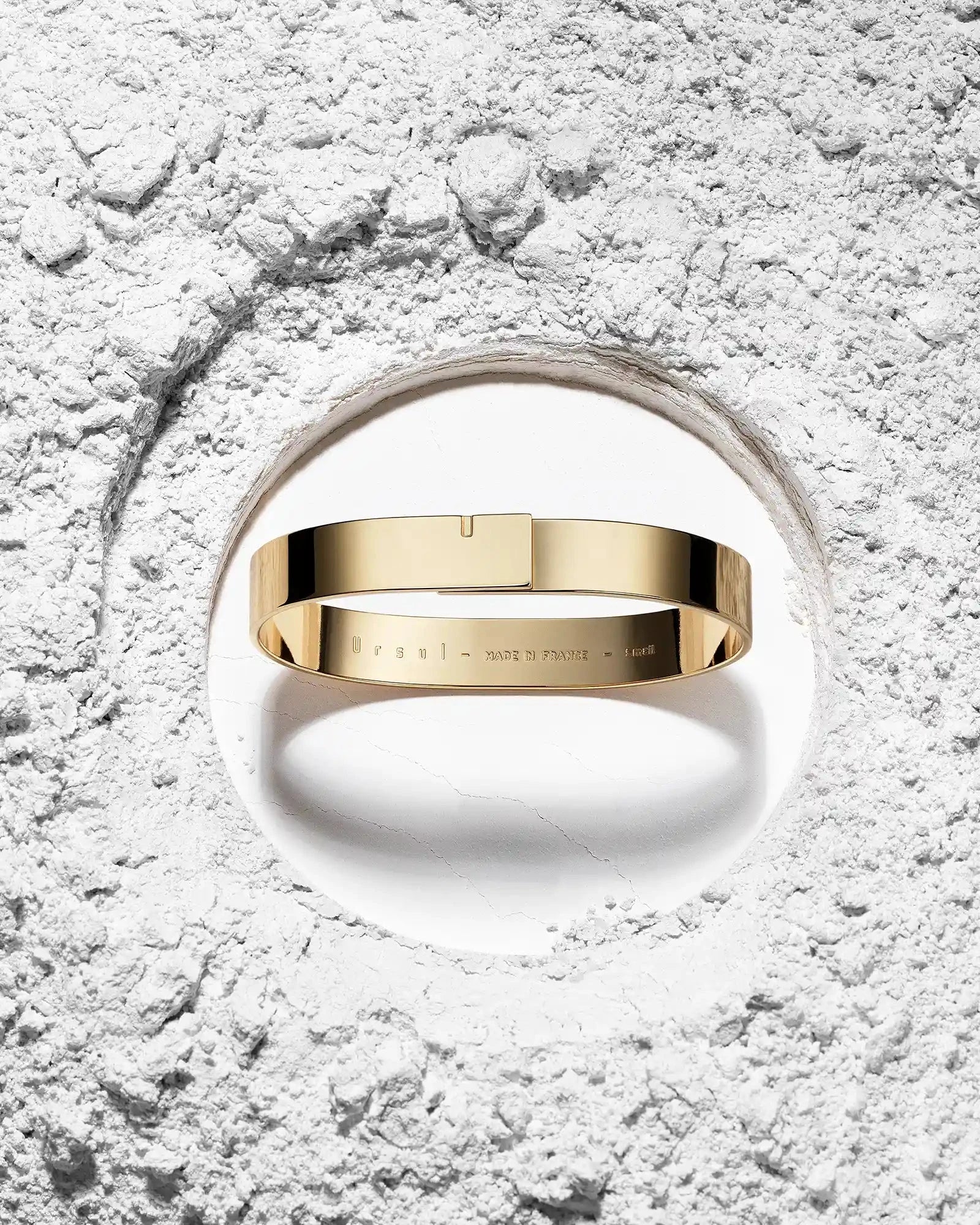 Bracelet en or Ursul — design minimaliste et fabrication parisienne.