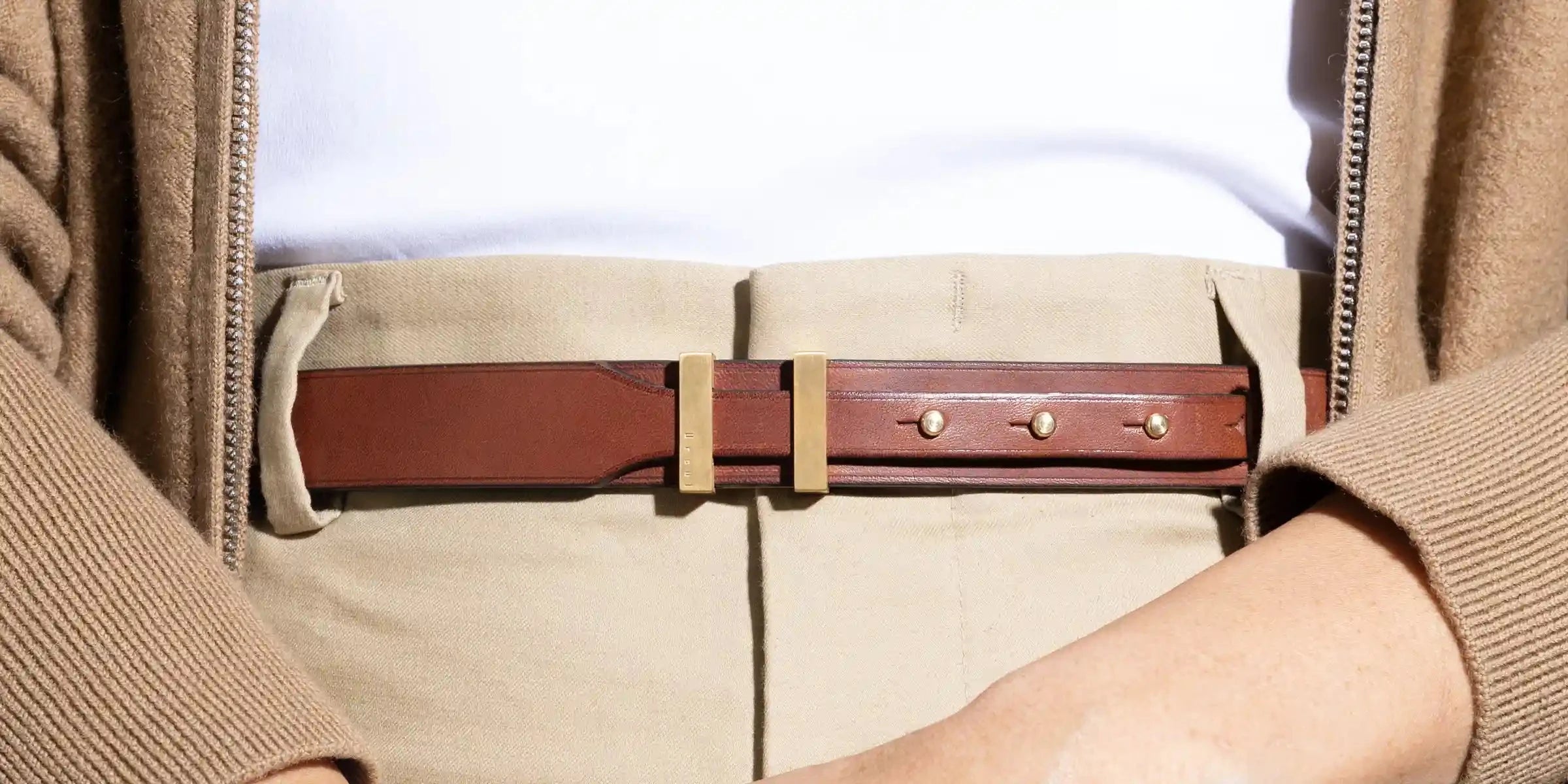 Ceinture Spartiate pour femme — bijou de taille en cuir et métal.