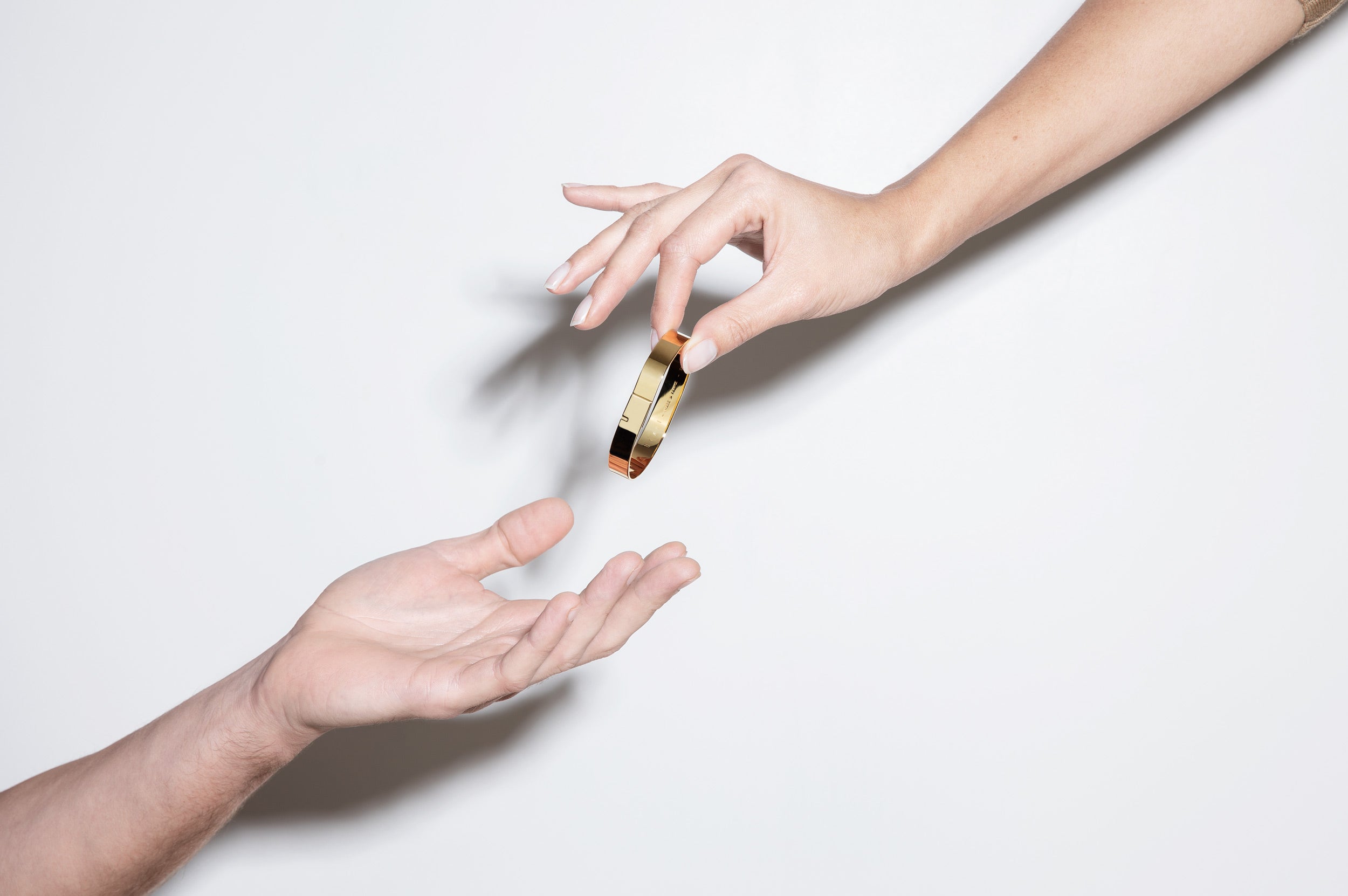 Objet à offrir signé Ursul – cuir, métal, design épuré pour un cadeau durable