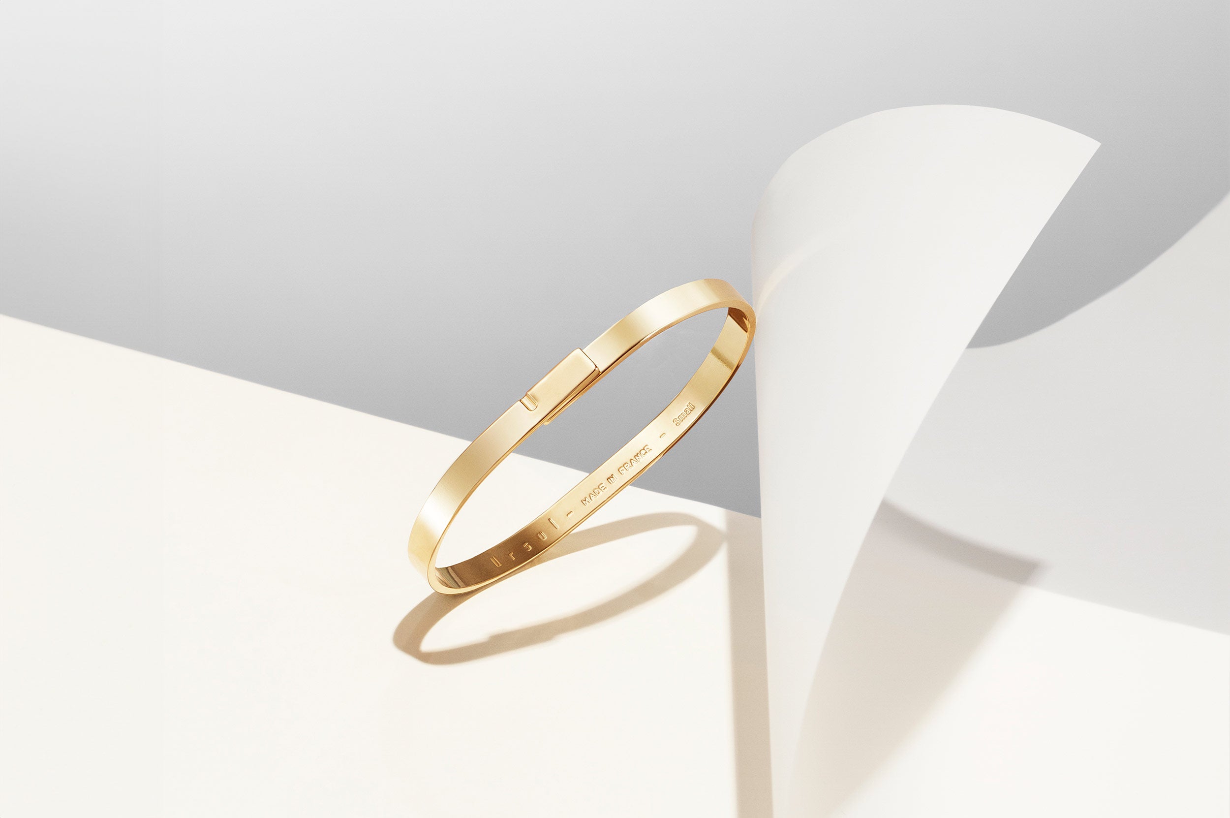 nature morte d'un jonc femme plaqué or minimaliste