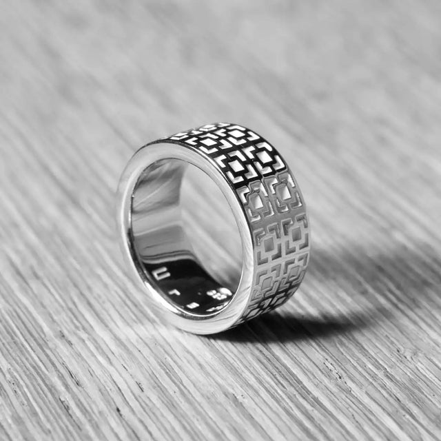 bague femme argent luxe monogramme