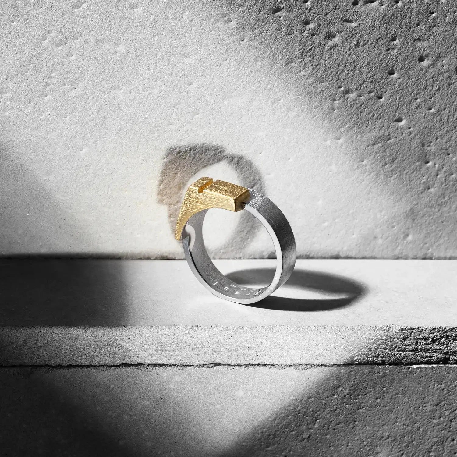 Bagues homme Ursul – création contemporaine alliant argent, acier et savoir-faire français.