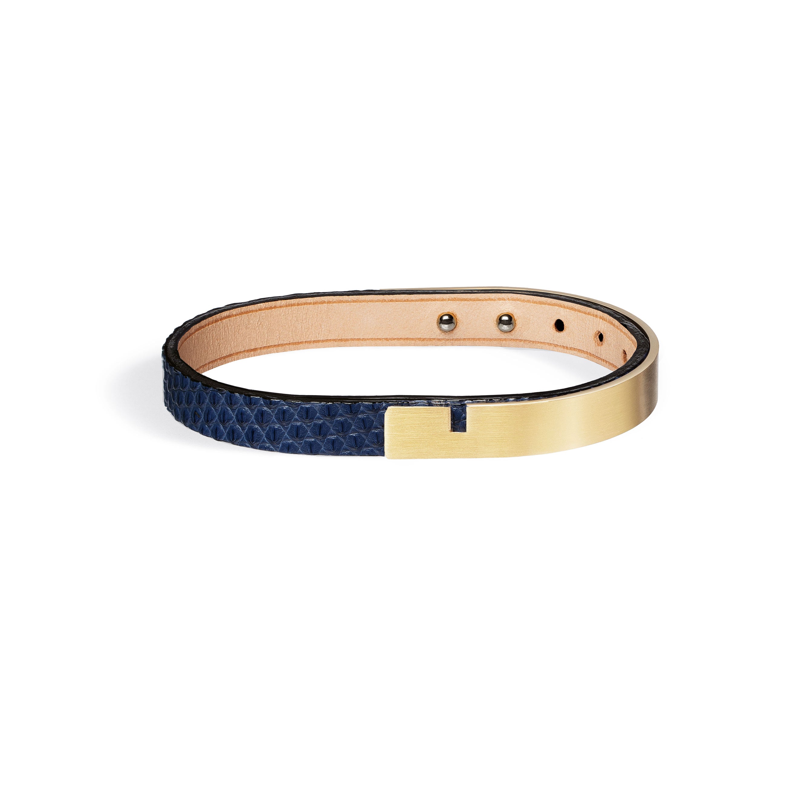packshot dun bracelet pour homme en cuir d'iguane bleu nuit et fermoir or mat