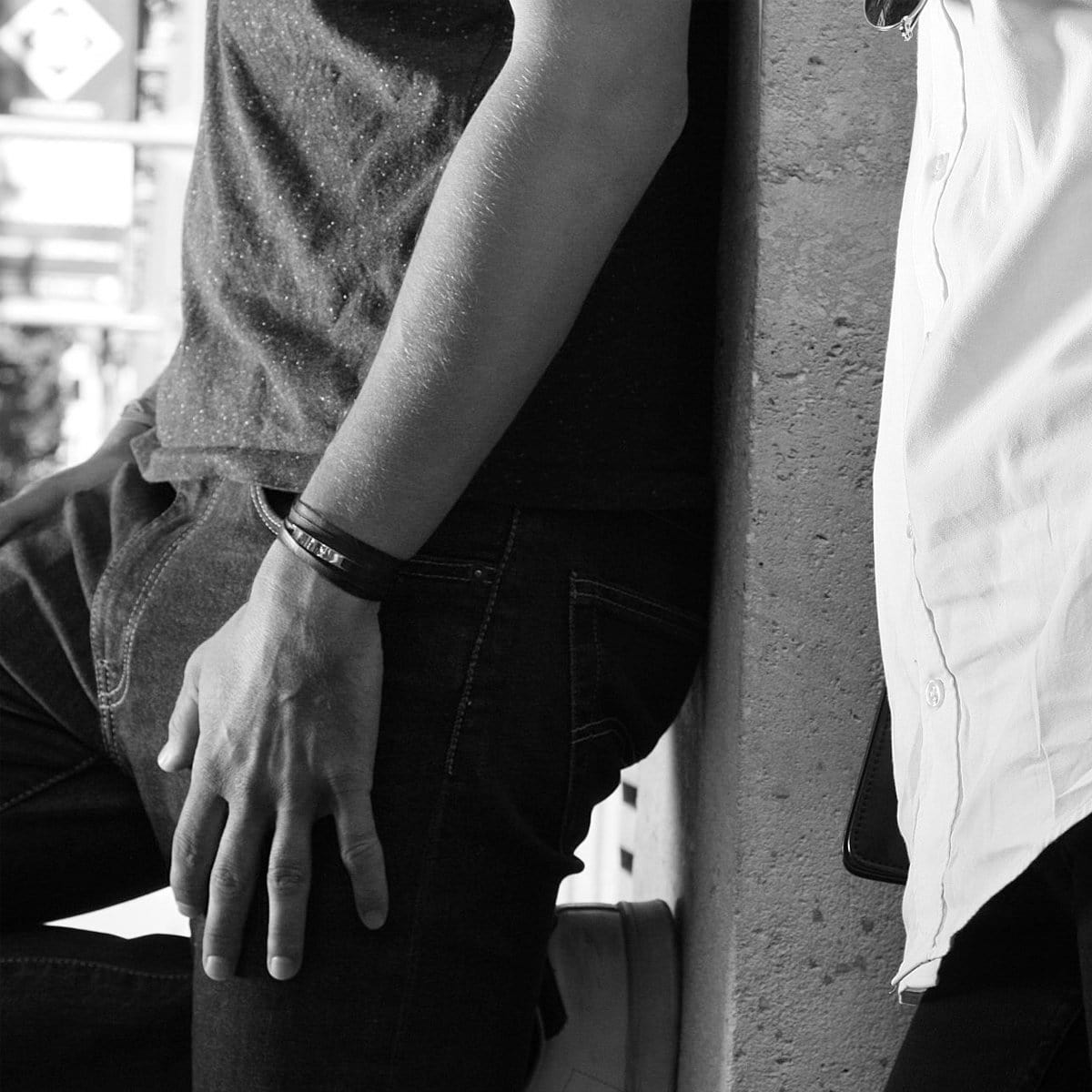 Pulsera LOVE U, cuero negro