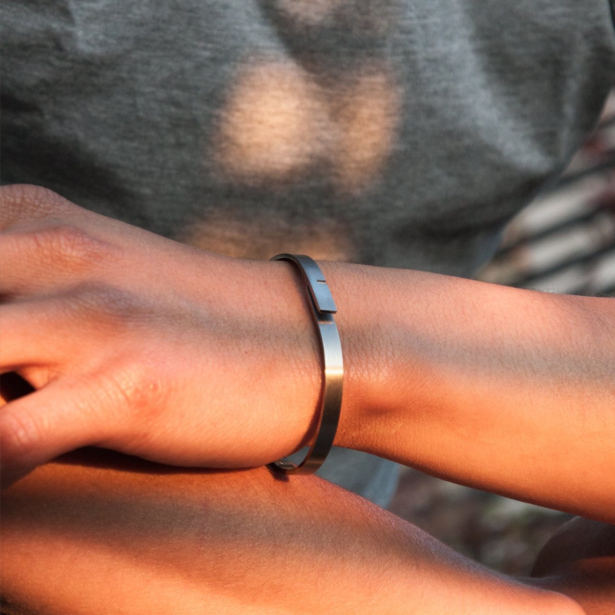 Brazalete de plata negra mate SATURNE.5